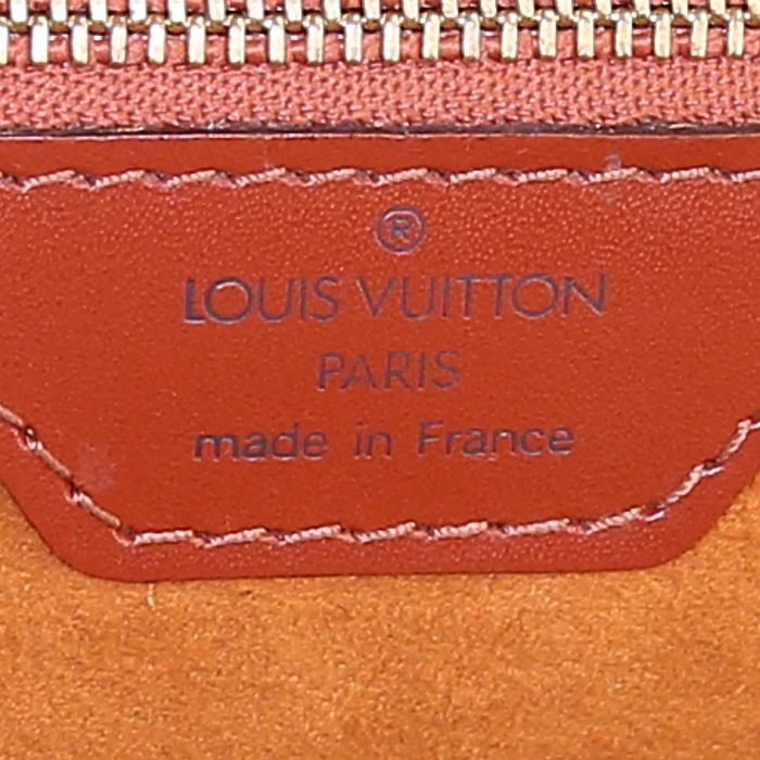Sac à main Louis Vuitton Lussac en cuir épi marron - Detail D3