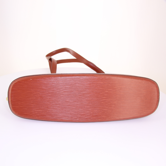 Bolso de mano Louis Vuitton Lussac en cuero Epi marrón - Detail D4