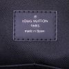 Bolso bandolera Louis Vuitton District en lona a cuadros gris Graphite y cuero negro - Detail D3 thumbnail