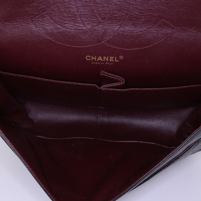 Sac à main Chanel 2.55 en cuir matelassé noir - Detail D3