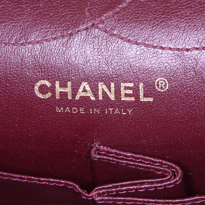 Bolso de mano Chanel 2.55 en cuero acolchado negro - Detail D4