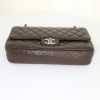 Bolso de mano Chanel Timeless en cuero granulado acolchado marrón - Detail D5 thumbnail