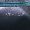 Borsa Chanel Petit Shopping in pelle martellata verde scuro - Detail D3 thumbnail
