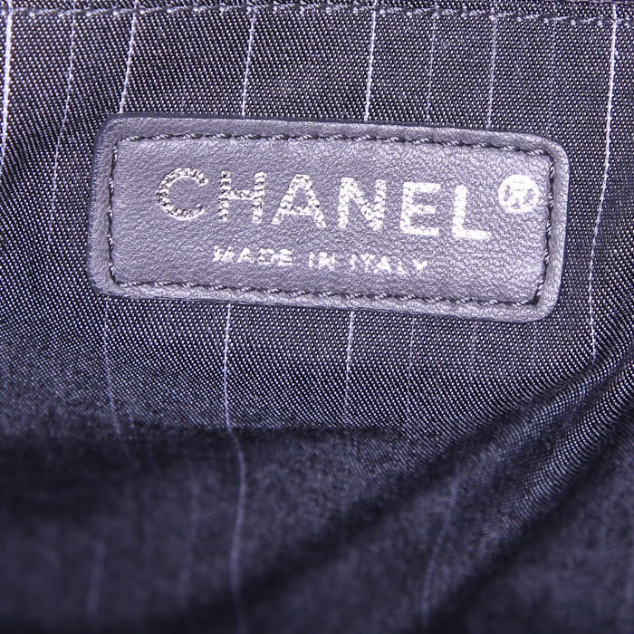 Chanel handbag in purple leather - Detail D3