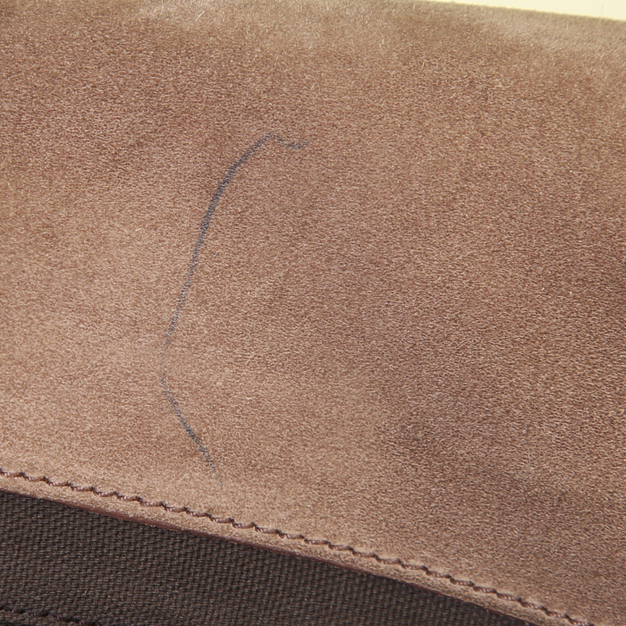 Saint Laurent bag worn on the shoulder or carried in the hand in brown suede - Detail D4