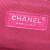 Bolso bandolera Chanel Gabrielle  en cuero verde y rosa y ante amarillo - Detail D4 thumbnail