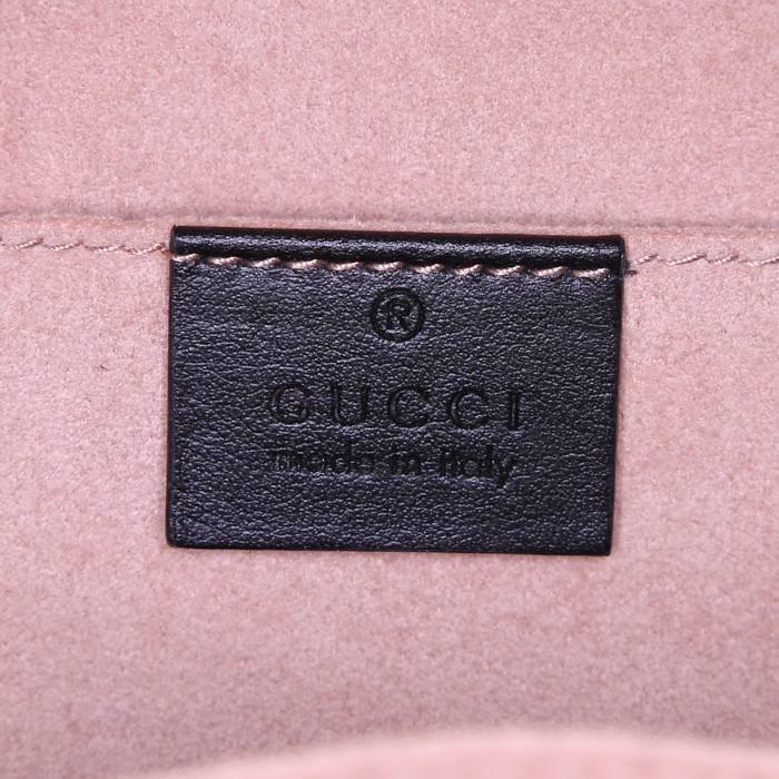 Sac à dos Gucci GG Marmont en cuir matelassé noir - Detail D3