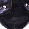 Bolso de mano Chanel Baguette en cuero acolchado negro - Detail D3 thumbnail