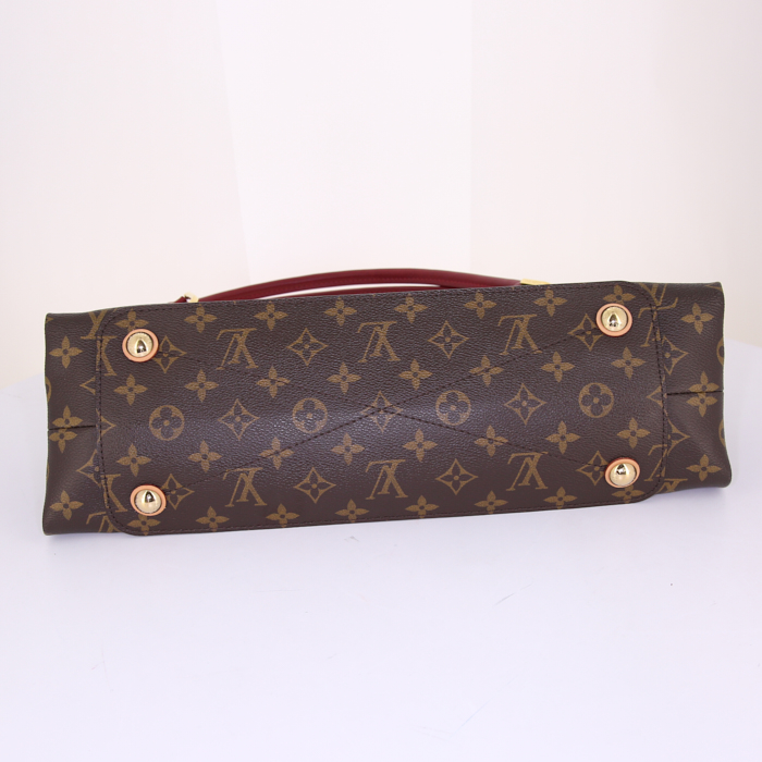 Bolso de mano Louis Vuitton Olympe en lona Monogram revestida marrón y cuero rojo - Detail D4
