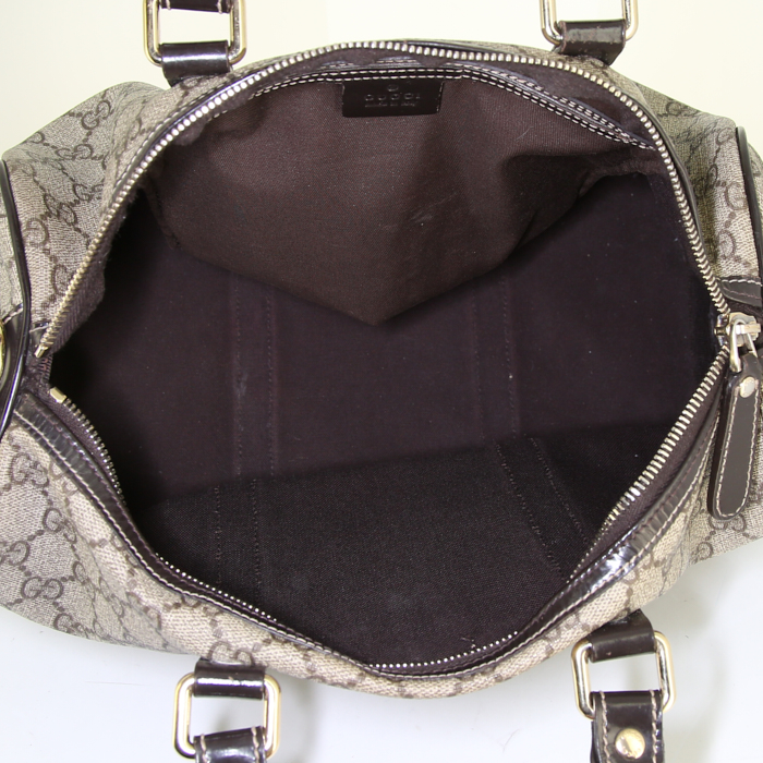 Bolso de mano Gucci Joy Boston en lona Monogram revestida beige gris y cuero esmaltado marrón oscuro - Detail D2