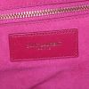 Bolso de mano Saint Laurent Duffle en cuero rosa fucsia - Detail D4 thumbnail