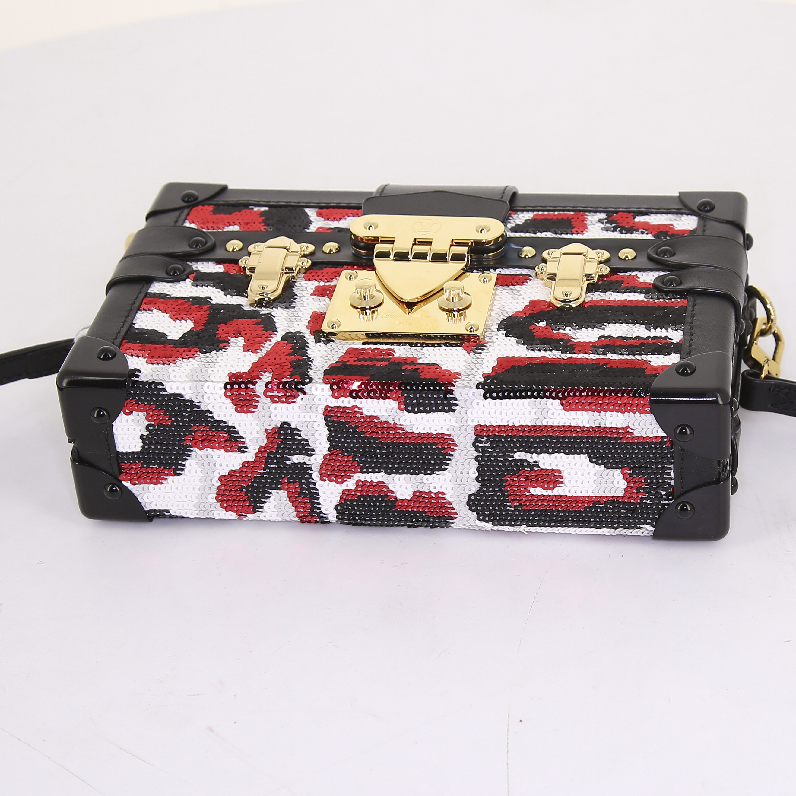 Bolso bandolera Louis Vuitton Petite Malle en lentejuelas negras, rojas y blancas y cuero negro - Detail D4