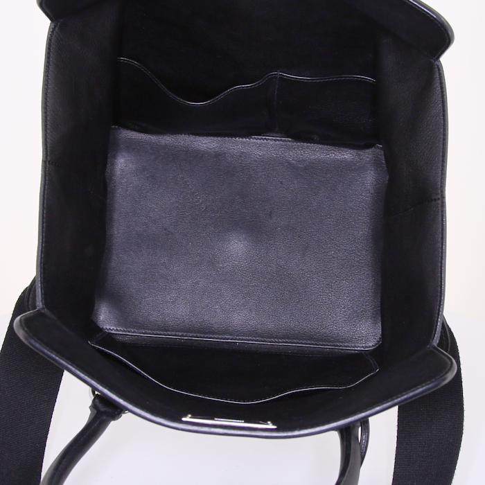 Bolso de mano Hermès Tool Box en cuero swift negro - Detail D3