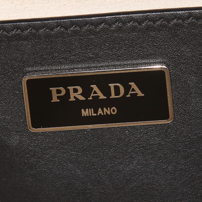 Prada Lux Tote shopping bag in black leather - Detail D4
