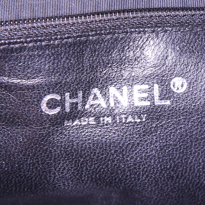 Sac à main Chanel Camera grand modèle en cuir matelassé noir - Detail D4