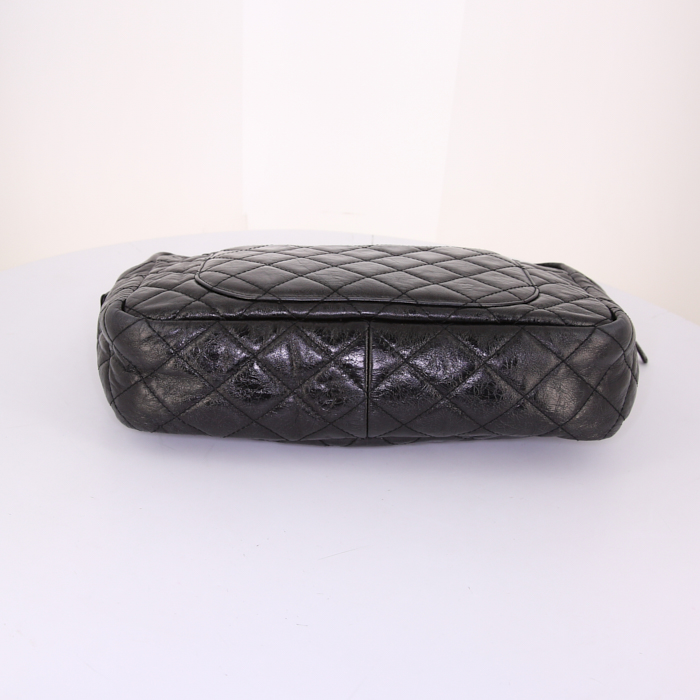 Sac à main Chanel Camera grand modèle en cuir matelassé noir - Detail D5