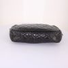 Bolso de mano Chanel Camera modelo grande en cuero acolchado negro - Detail D5 thumbnail