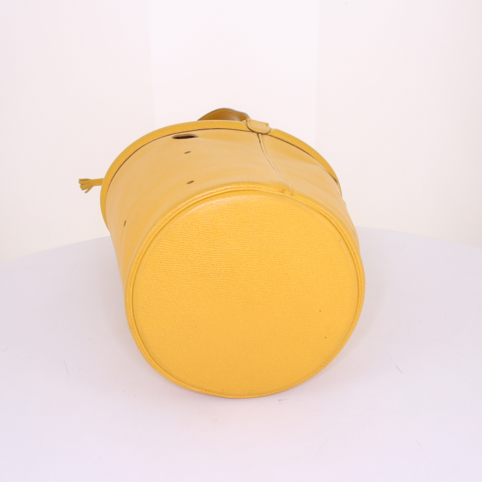 Sac cabas Hermes Mangeoire en cuir jaune - Detail D4