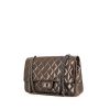 Bolso de mano Chanel 2.55 en charol marrón - 00pp thumbnail