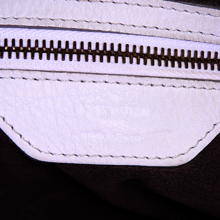 Sac cabas Louis Vuitton Surya en cuir Mahina blanc - Detail D3