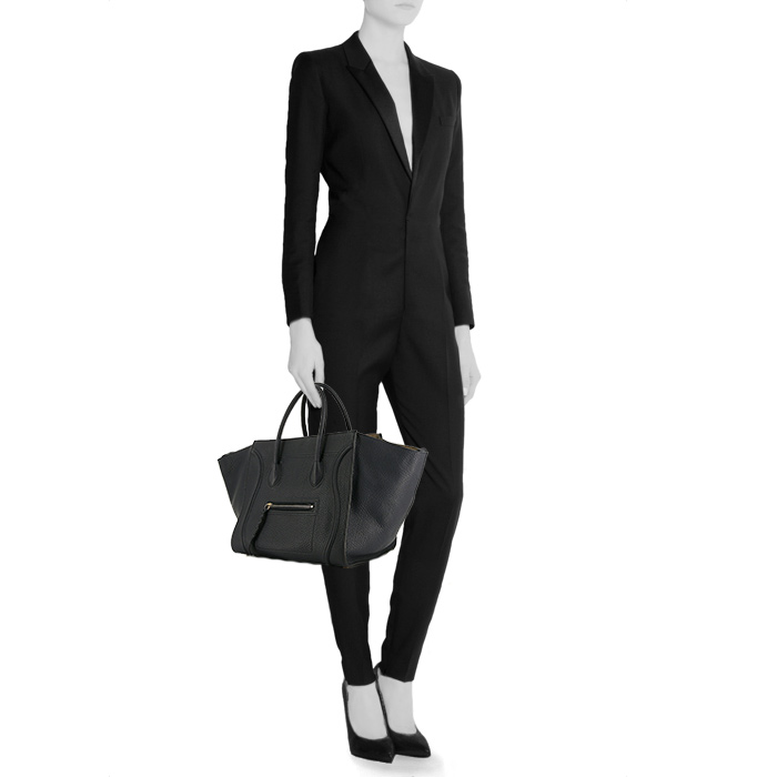 Celine Phantom handbag in navy blue grained leather - Detail D1