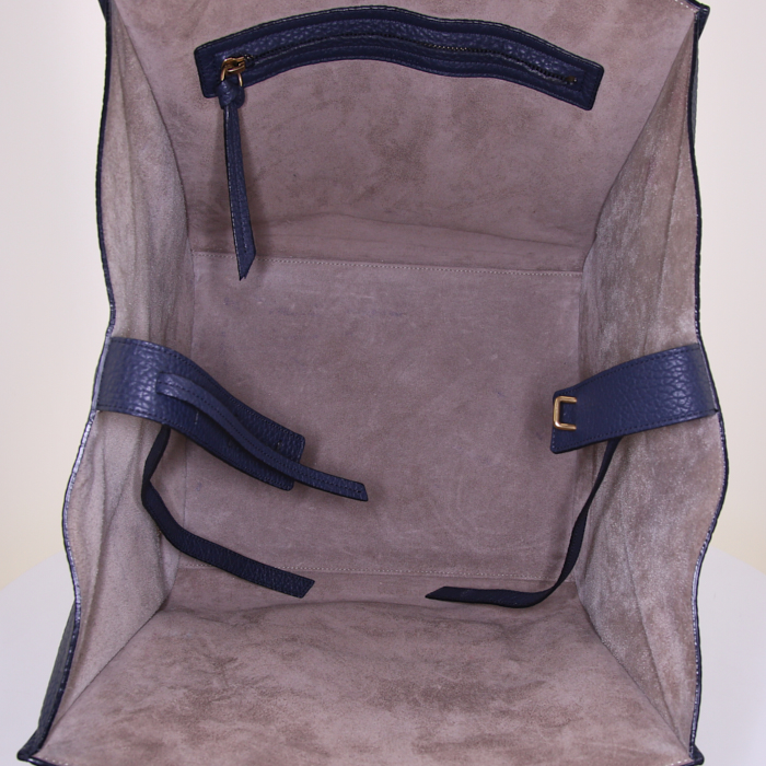 Celine Phantom handbag in navy blue grained leather - Detail D2