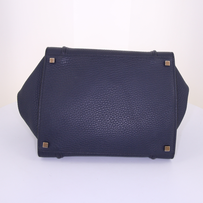 Celine Phantom handbag in navy blue grained leather - Detail D4
