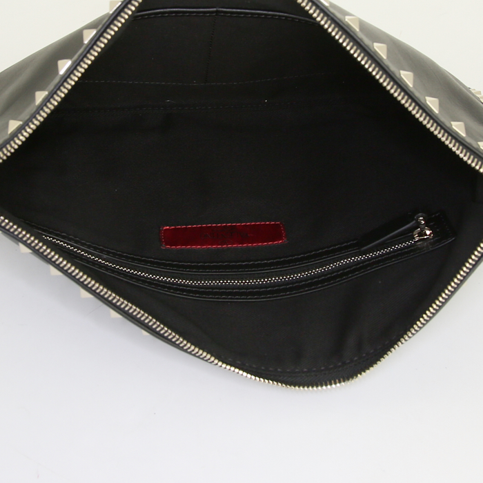 Valentino Garavani Rockstud pouch in black leather - Detail D2