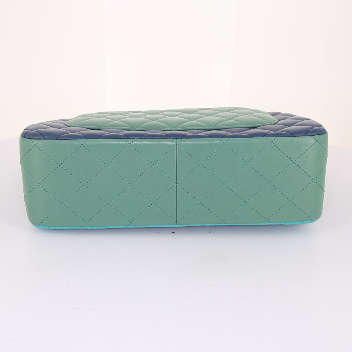 Borsa a tracolla Chanel Timeless jumbo in pelle trapuntata tricolore blu indaco celeste e verde - Detail D5