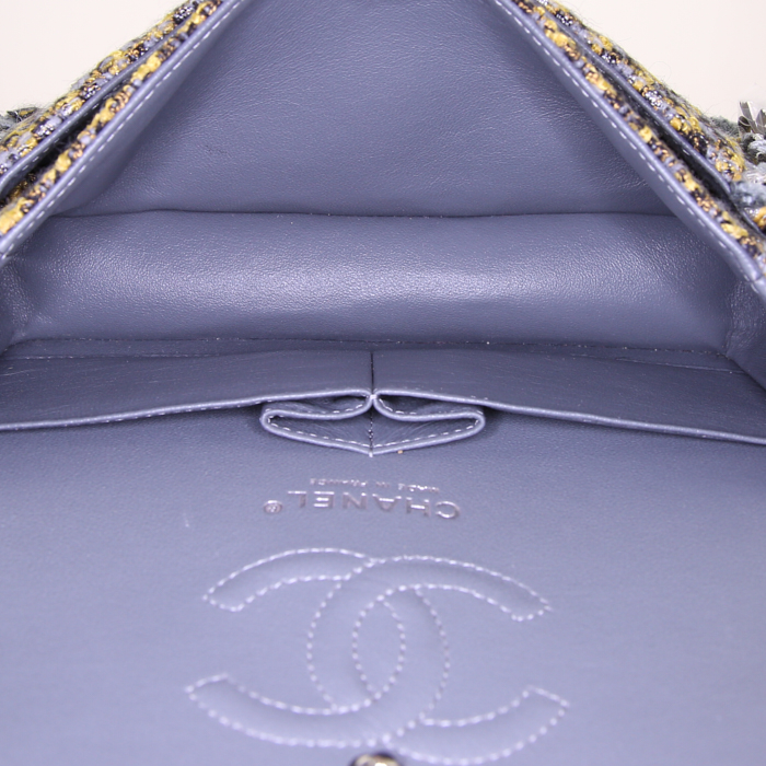Sac à main Chanel Timeless en tweed jaune et gris - Detail D3