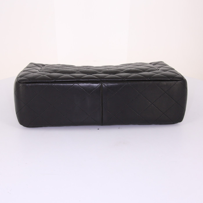 Chanel Timeless jumbo handbag in black quilted leather - Detail D5