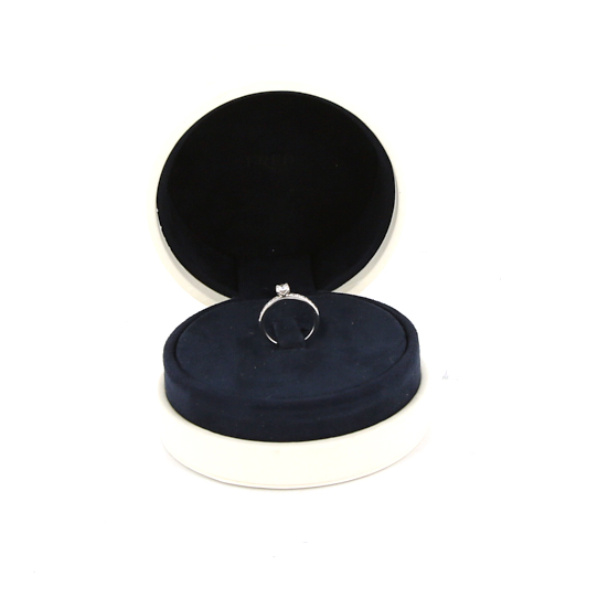 Fred Delphine ring in platinium and in diamond - Detail D2