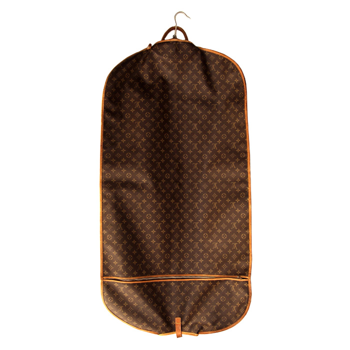 Porte-habits Louis Vuitton en toile monogram marron et cuir naturel - Detail D2