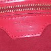 Sac à main Louis Vuitton Lussac en cuir épi rouge - Detail D3 thumbnail