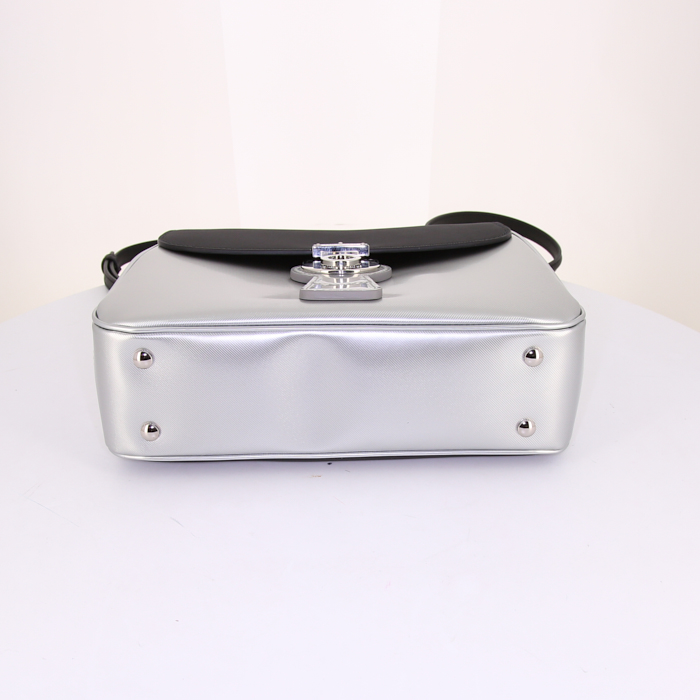 Burberry DK88 medium model shoulder bag in silver and black bicolor leather - Detail D5