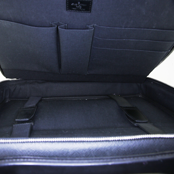 Bolso bandolera Louis Vuitton Odessa en cuero taiga gris - Detail D3