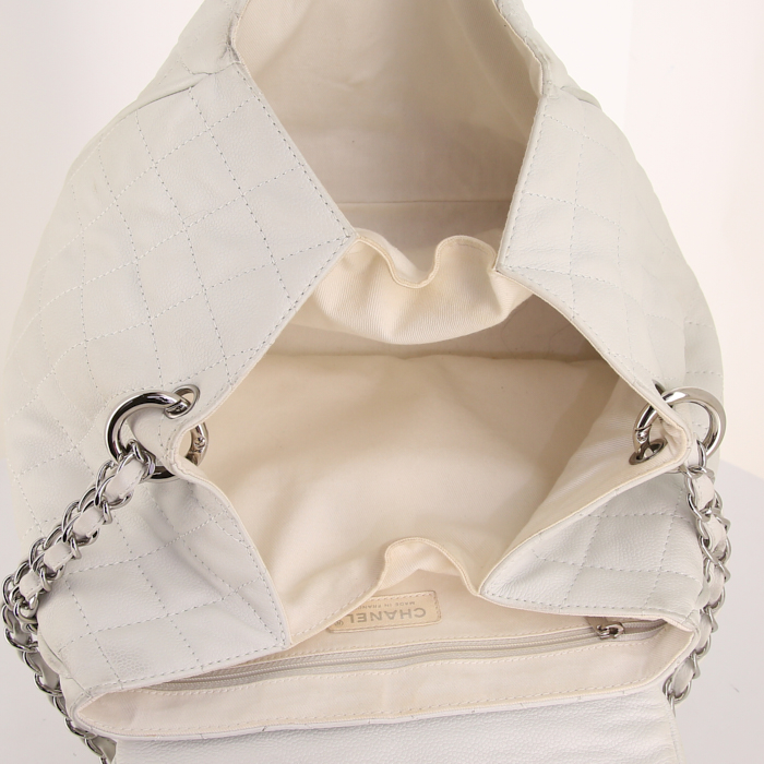 Bolso de mano Chanel Petit Shopping en cuero acolchado blanco - Detail D3