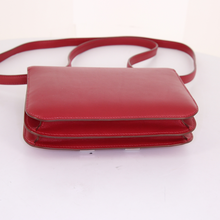 Sac à main Hermes Constance en cuir Tadelakt rouge - Detail D5