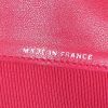 Portefeuille Chanel en cuir matelassé rouge - Detail D4 thumbnail