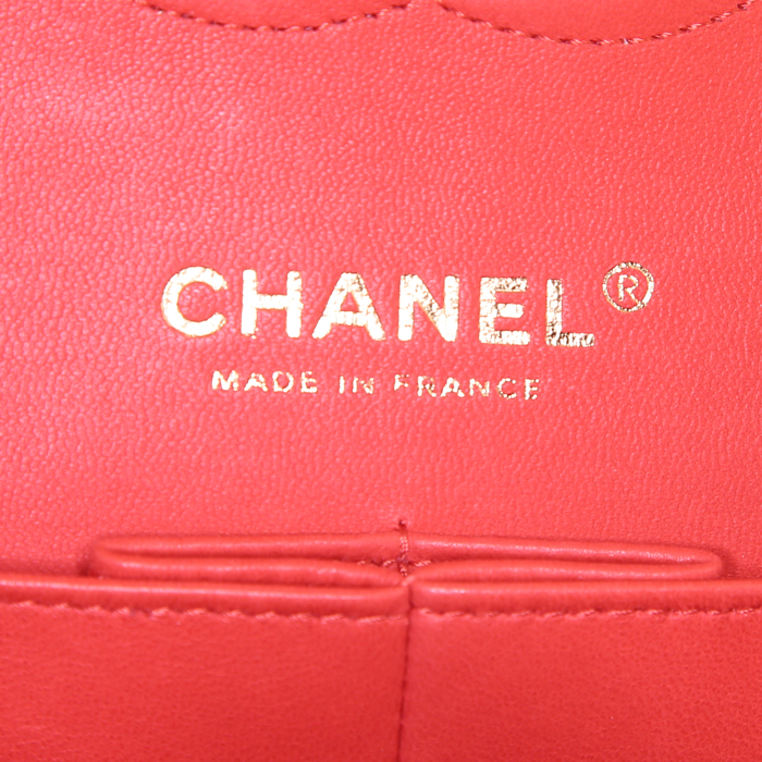 Sac à main Chanel Timeless en cuir matelassé tricolore jaune rouge et vert - Detail D4