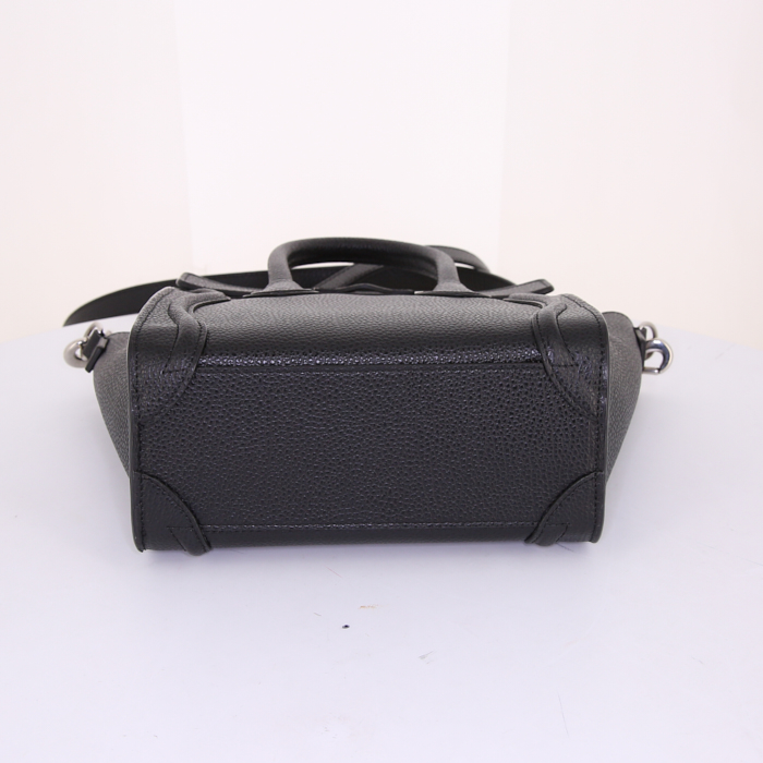 Celine Luggage Mini shoulder bag in black leather - Detail D5