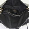 Fendi Baguette handbag in black leather - Detail D3 thumbnail