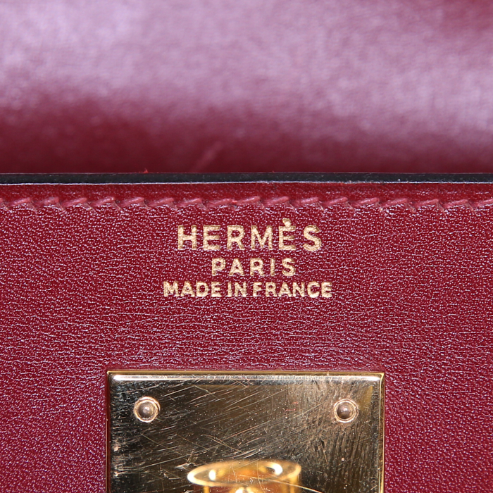Bolso de mano Hermes Kelly 32 cm en cuero box color burdeos - Detail D4