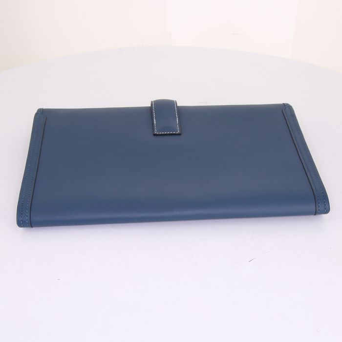Bolsito de mano Hermes Jige en cuero swift Bleu Thalassa - Detail D4