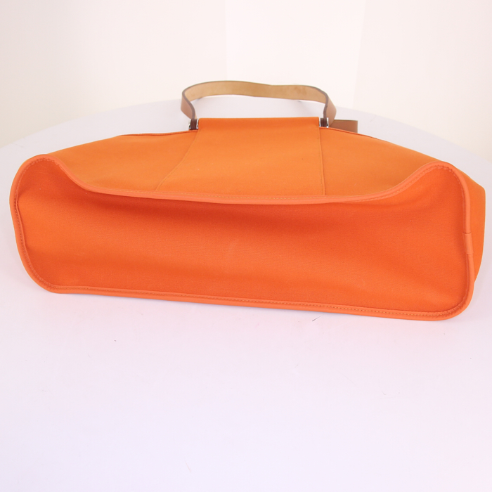 Hermès Cabag shopping bag in orange canvas and natural leather - Detail D5