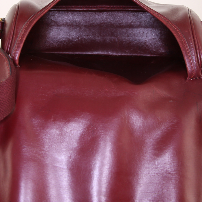 Sac bandoulière Hermès Duffle en cuir box bordeaux - Detail D3