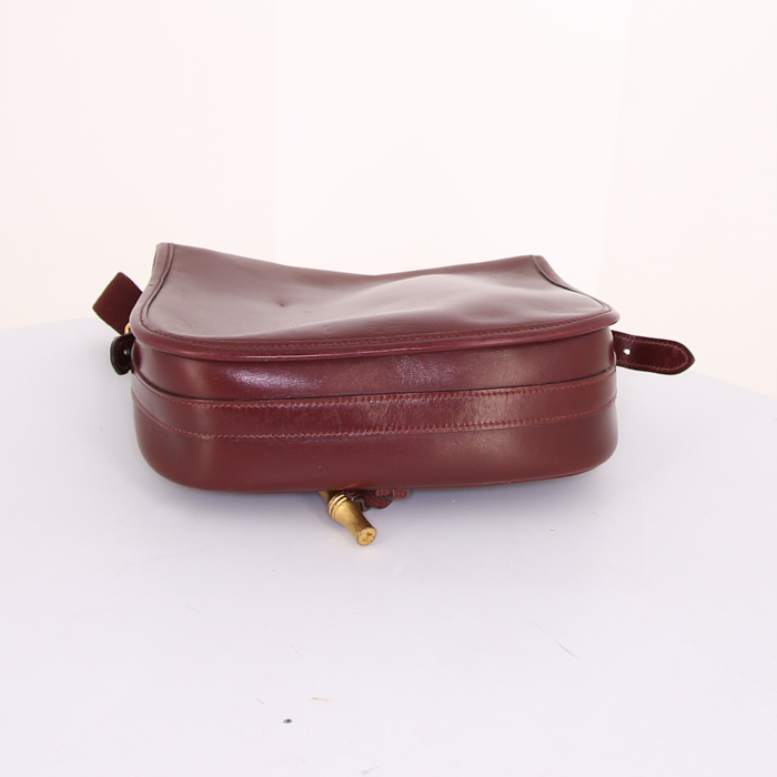 Hermès Duffle shoulder bag in burgundy box leather - Detail D5