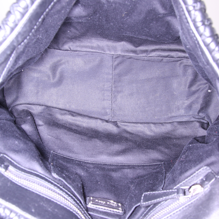 Bolso de mano Miu Miu en cuero negro - Detail D3