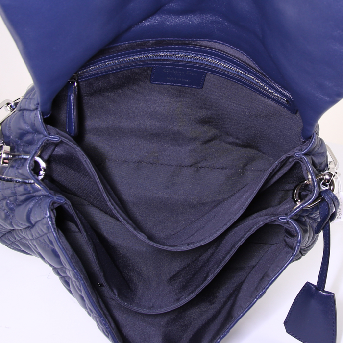 Sac à main Dior New Look en cuir cannage bleu-marine - Detail D2