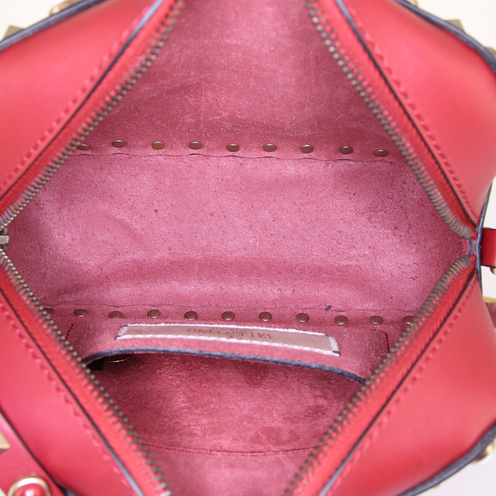 Valentino Garavani Rockstud shoulder bag in red leather - Detail D2